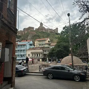 https://sabirs-apartment-old-town.alltbilisihotels.com